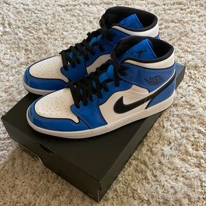 Jordan 1 Mid SE Signal Blue Size 12